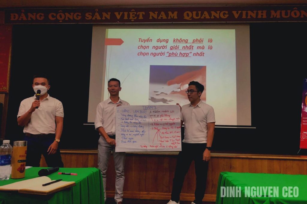 Dinh Nguyen CEO đại diện Team 7 - CEOSG08 trình bày 2 vấn đề trong Tuyển dụng nhân sự 